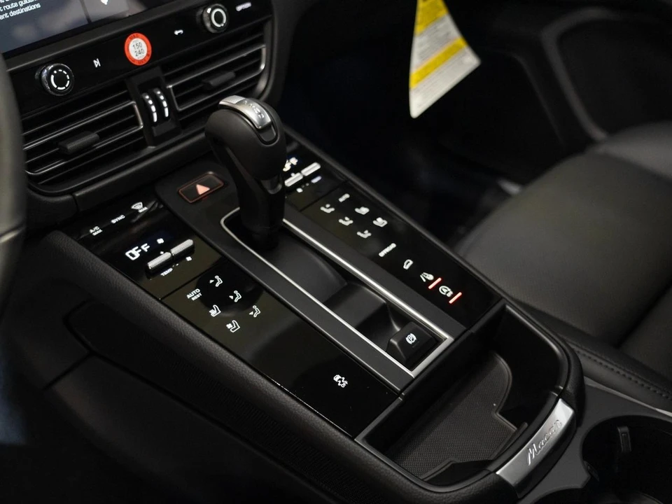 2026 Porsche Macan Electric - Image 22 of 26