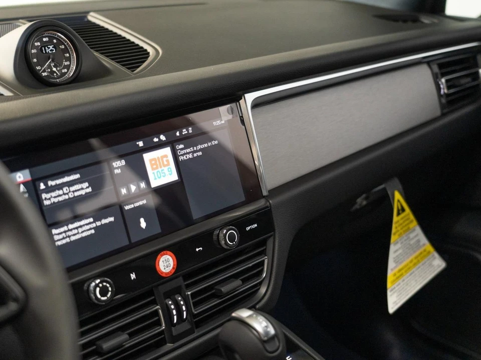 2026 Porsche Macan Electric - Image 21 of 26