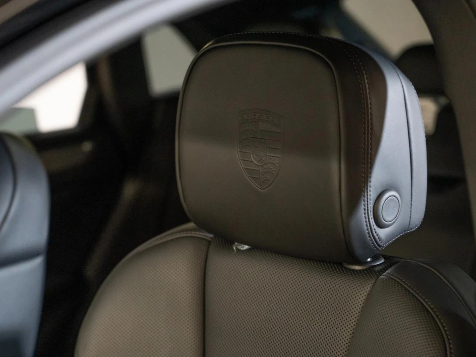2026 Porsche Macan Electric - Image 14 of 26