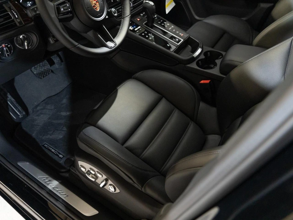 2026 Porsche Macan Electric - Image 14 of 29