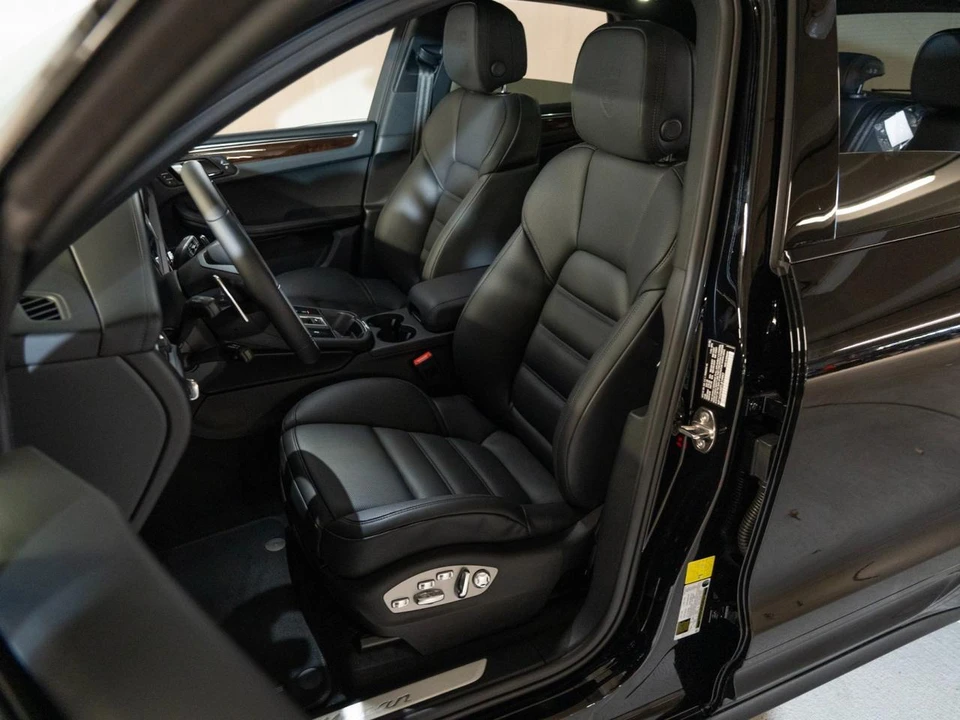 2026 Porsche Macan Electric - Image 5 of 29