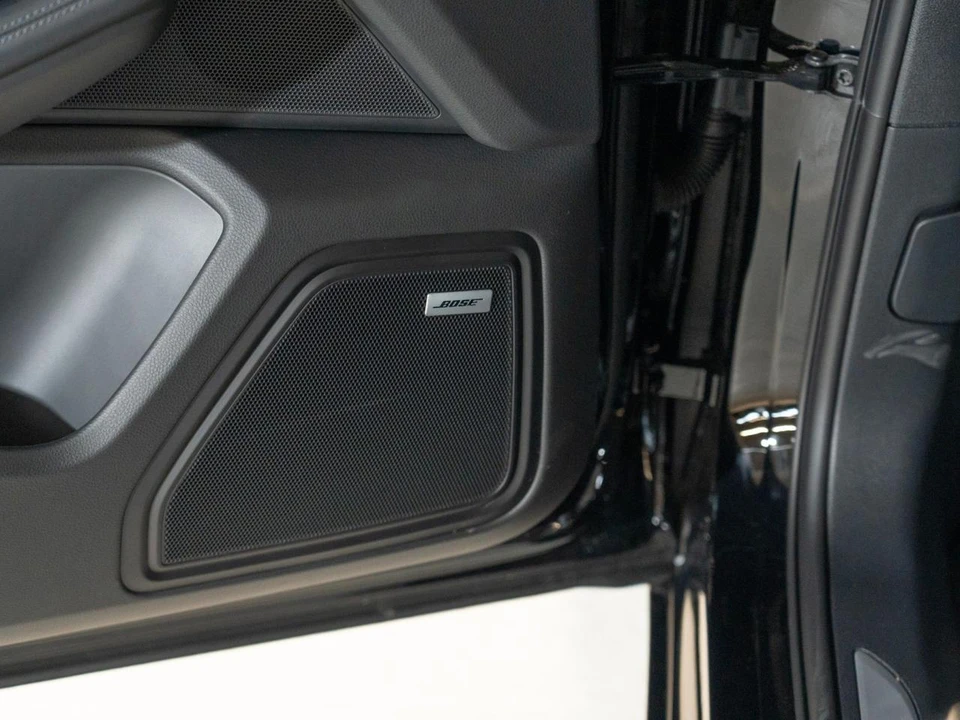 2026 Porsche Macan Electric - Image 18 of 29