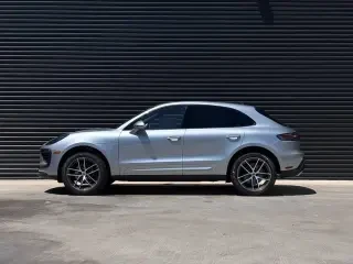 2026 Porsche Macan Electric - Image 13 of 31