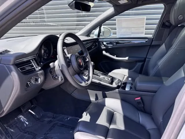 2026 Porsche Macan Electric - Image 26 of 31