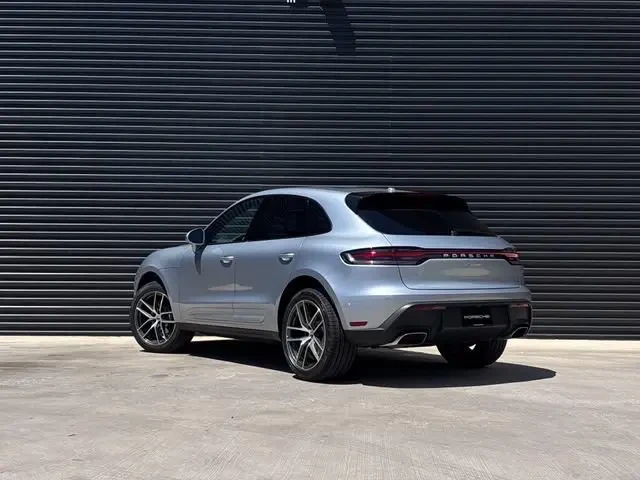2026 Porsche Macan Electric - Image 23 of 31