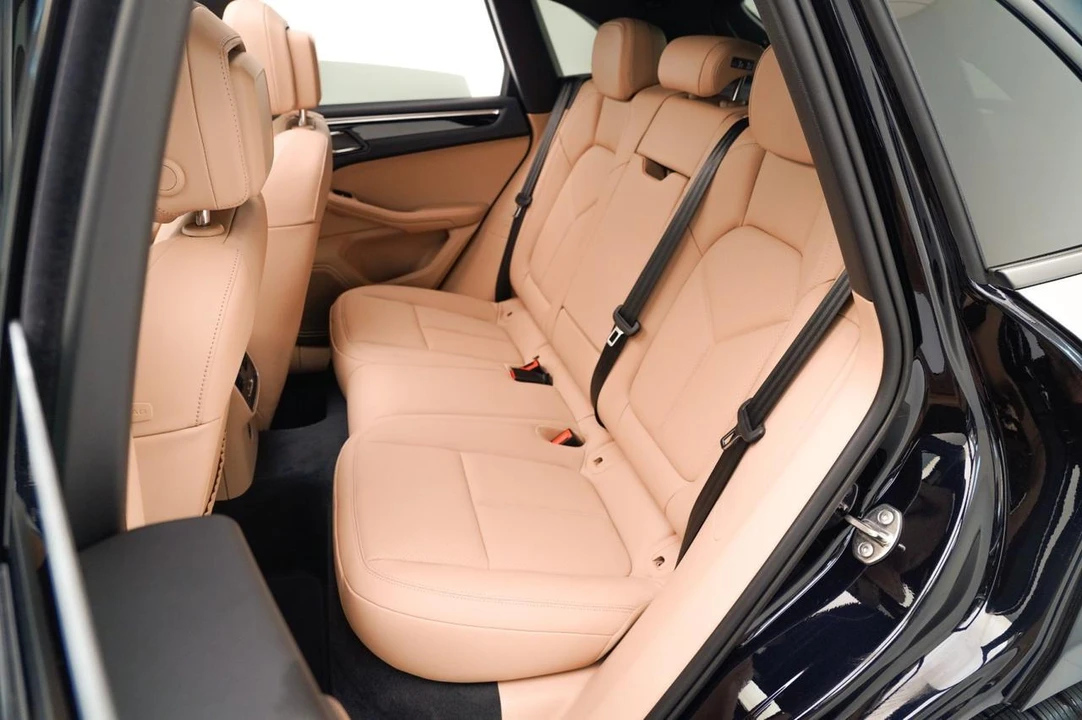 2026 Porsche Macan - Image 27 of 29