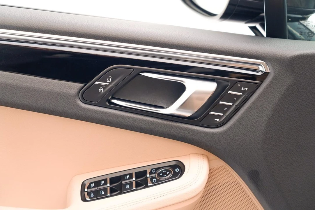 2026 Porsche Macan - Image 20 of 29
