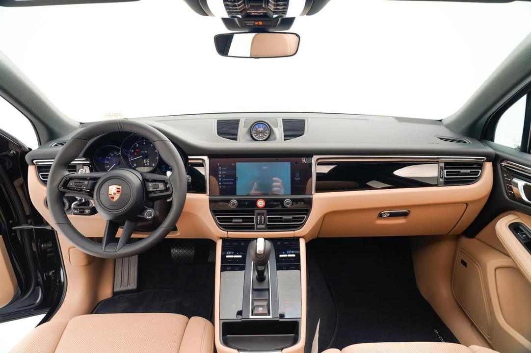 2026 Porsche Macan - Image 28 of 29