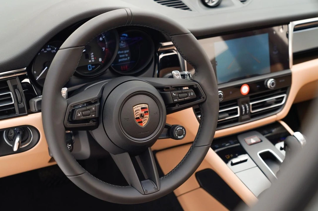 2026 Porsche Macan - Image 18 of 29