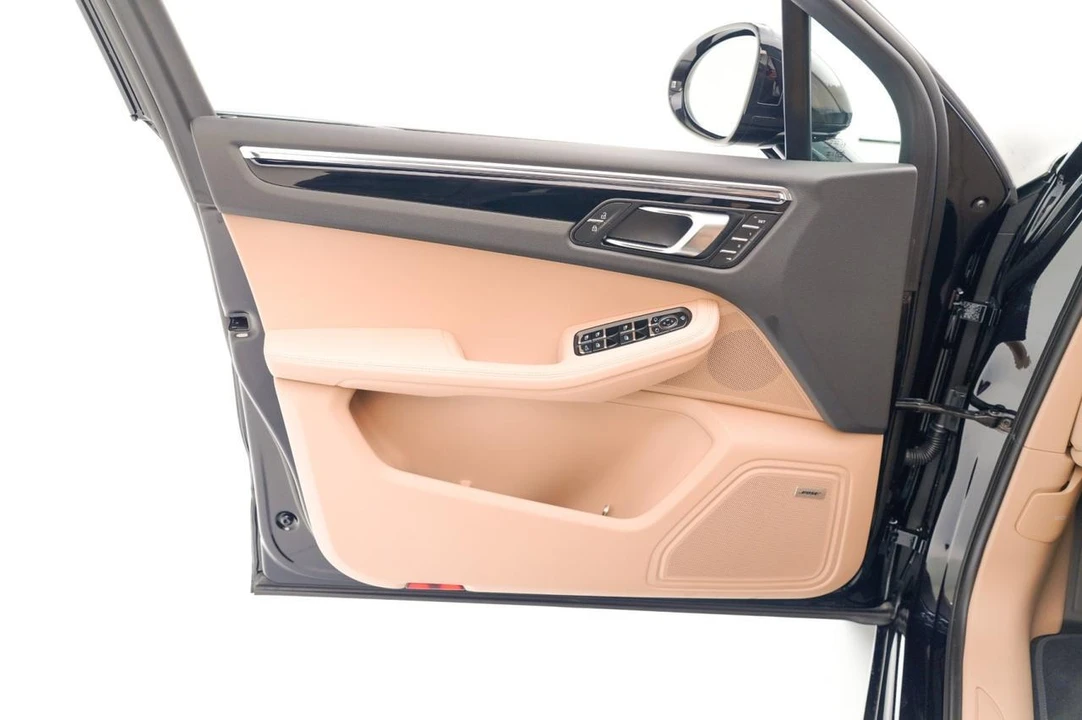 2026 Porsche Macan - Image 19 of 29