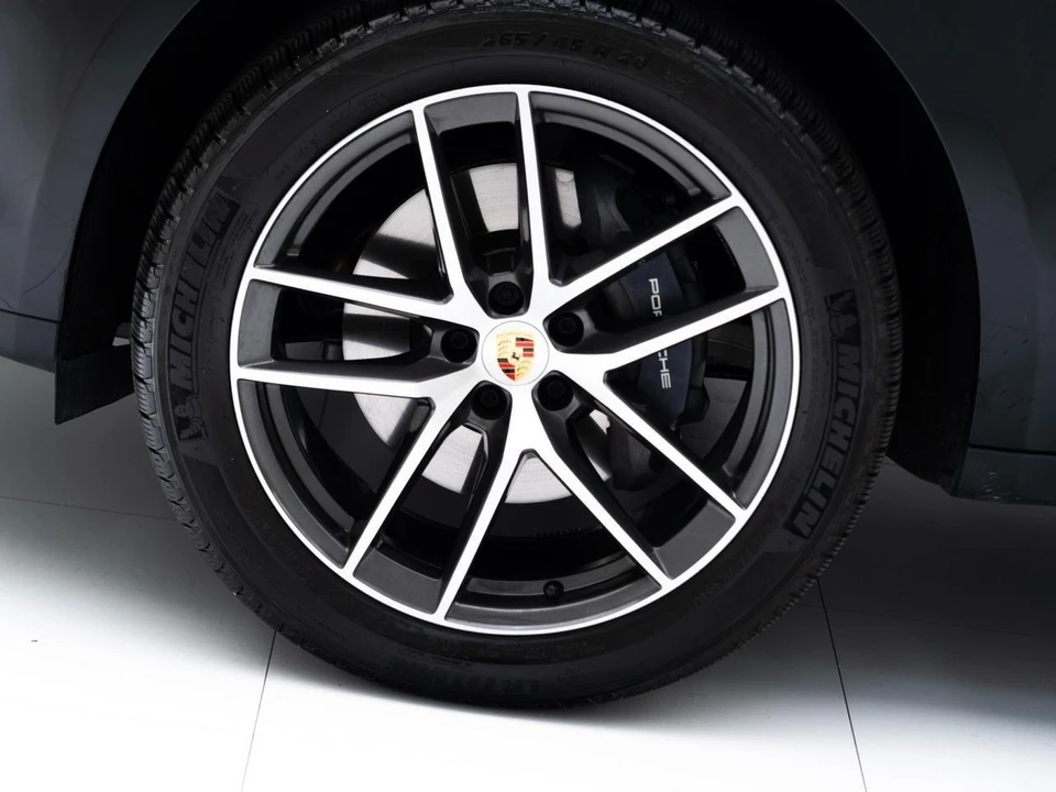 2026 Porsche Macan - Image 12 of 29
