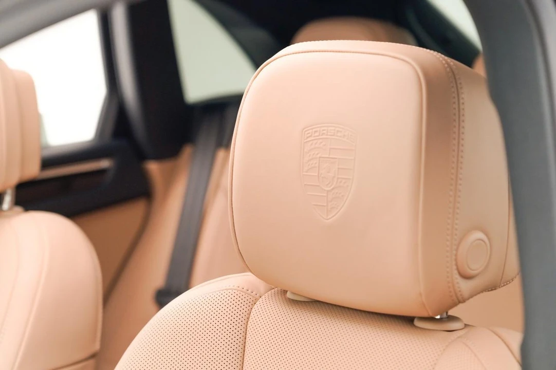 2026 Porsche Macan - Image 17 of 29