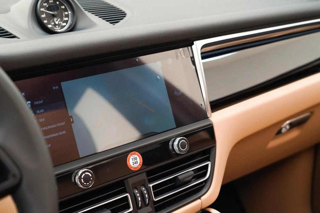 2026 Porsche Macan - Image 23 of 29