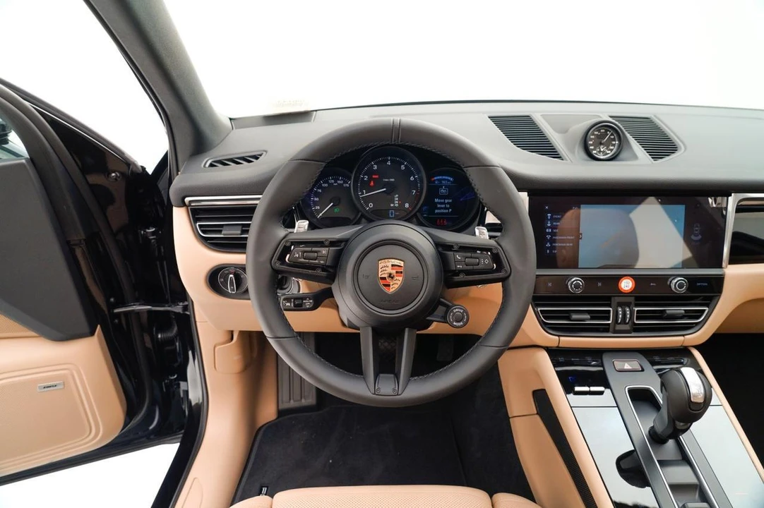 2026 Porsche Macan - Image 29 of 29