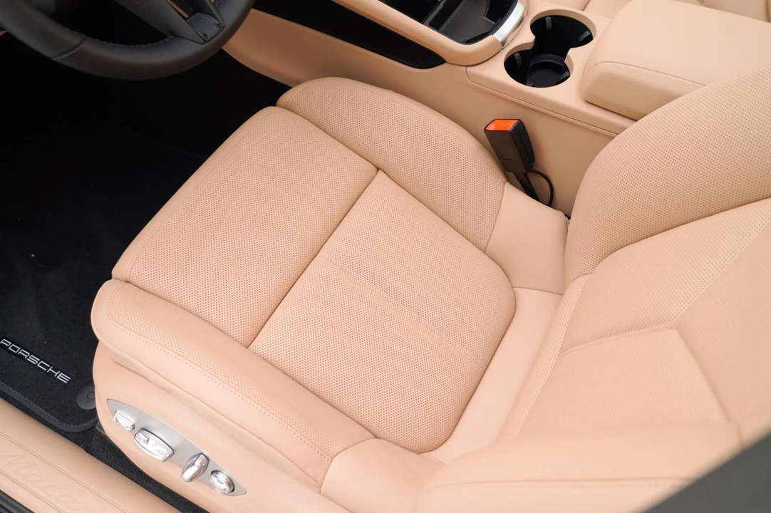 2026 Porsche Macan - Image 15 of 29