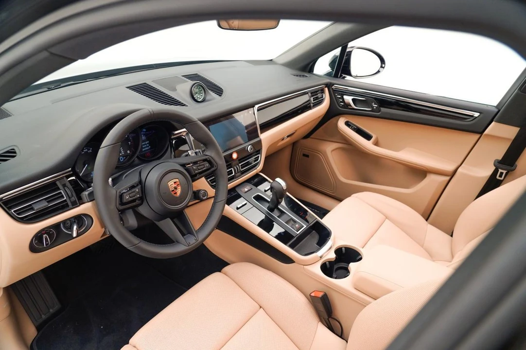 2026 Porsche Macan - Image 4 of 29