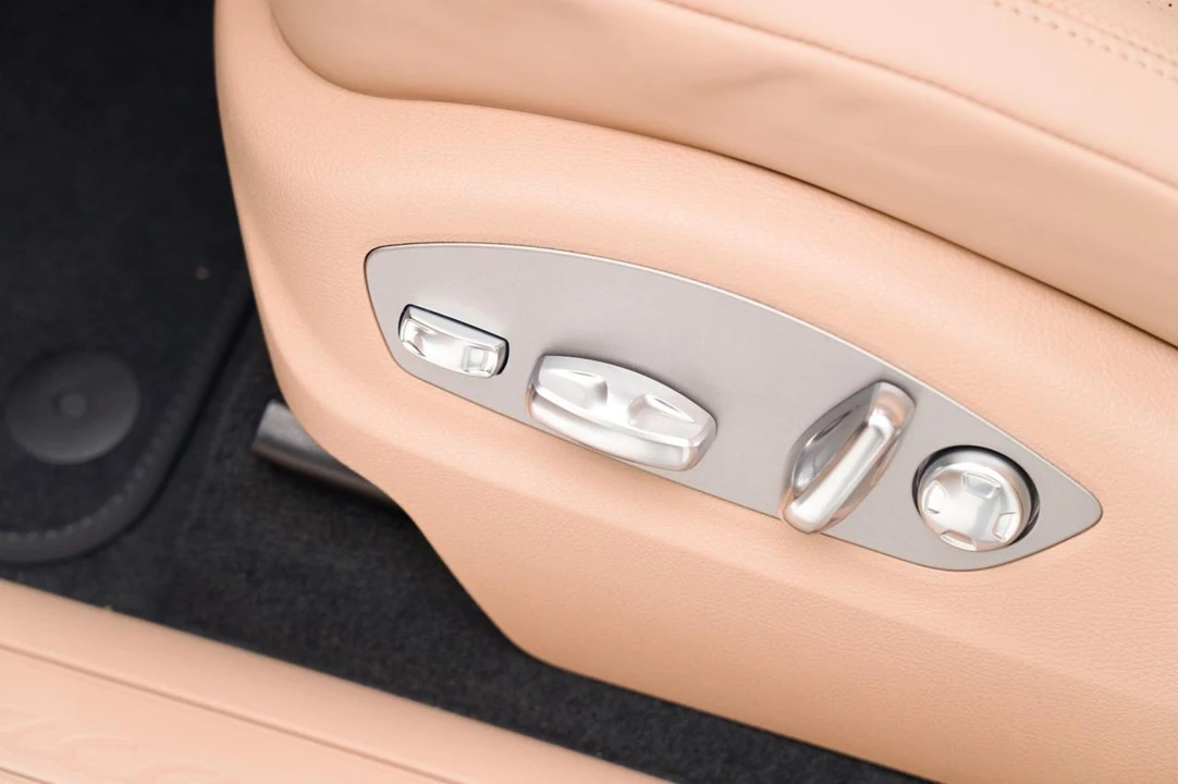 2026 Porsche Macan - Image 14 of 29