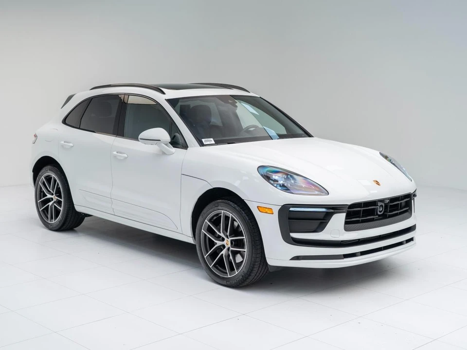 2026 Porsche Macan - Image 7 of 30