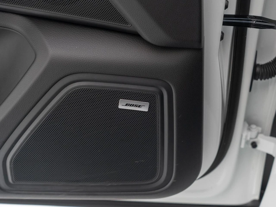 2026 Porsche Macan - Image 22 of 30