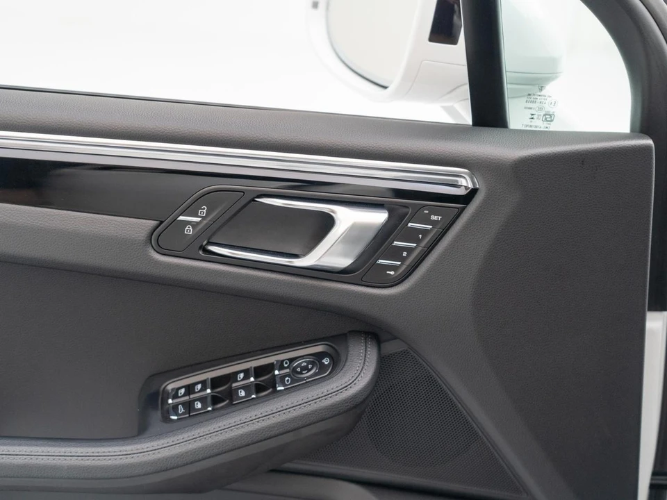 2026 Porsche Macan - Image 21 of 30