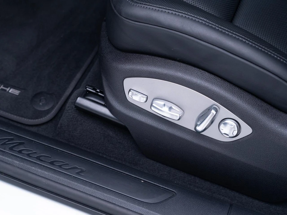 2026 Porsche Macan - Image 15 of 30