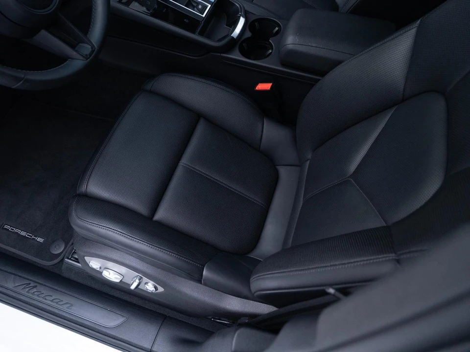 2026 Porsche Macan - Image 16 of 30