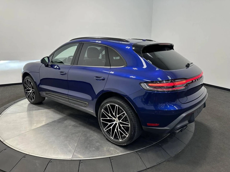 2026 Porsche Macan - Image 3 of 4