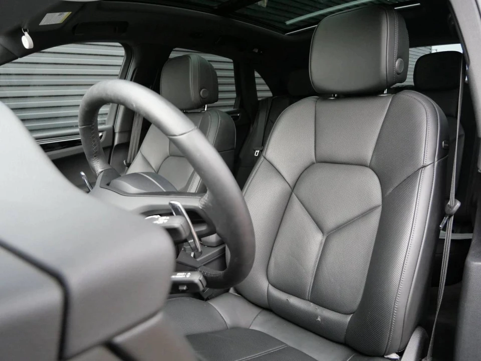 2026 Porsche Macan Electric - Image 5 of 5