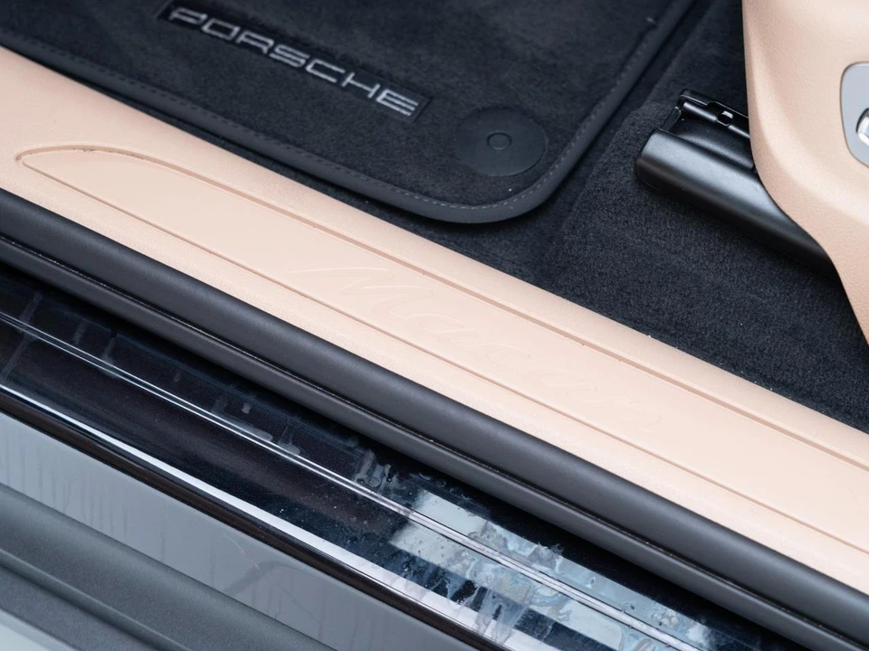 2026 Porsche Macan - Image 14 of 30