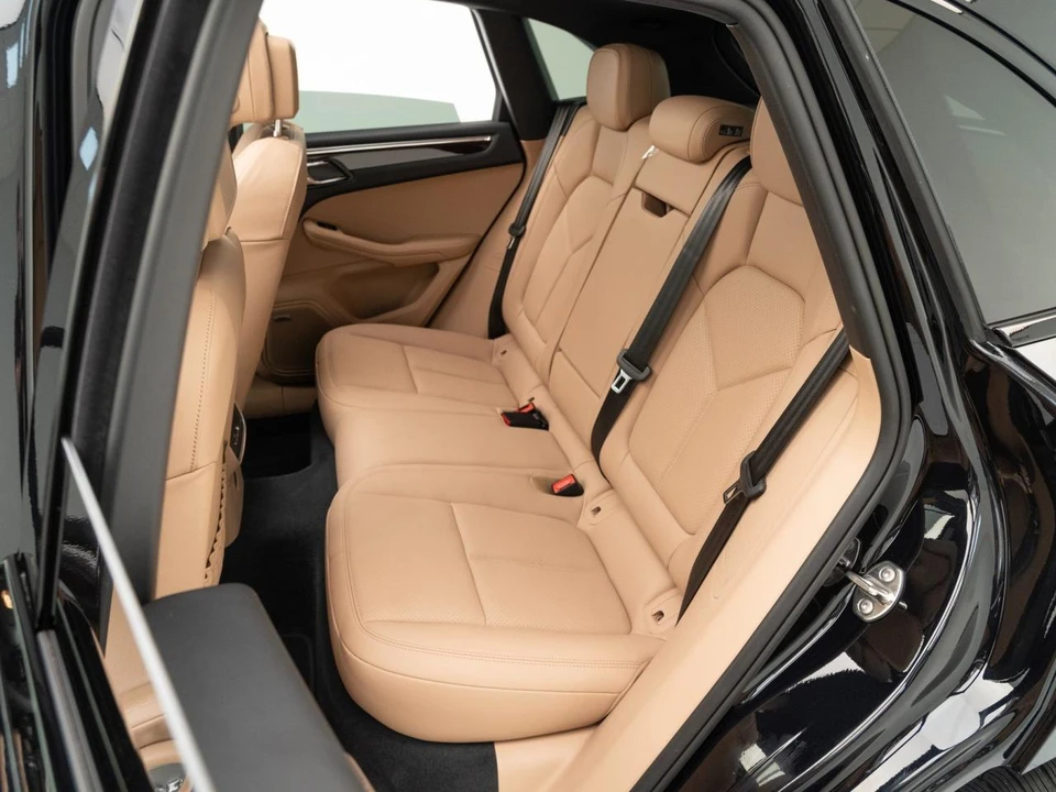 2026 Porsche Macan - Image 27 of 30