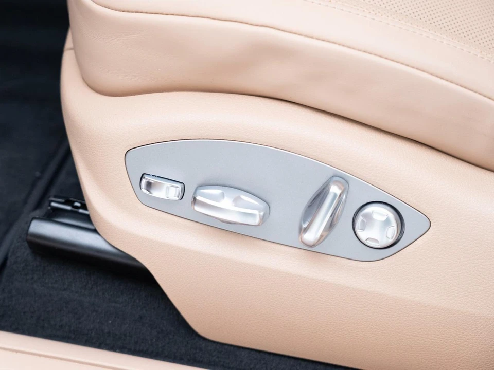 2026 Porsche Macan - Image 15 of 30