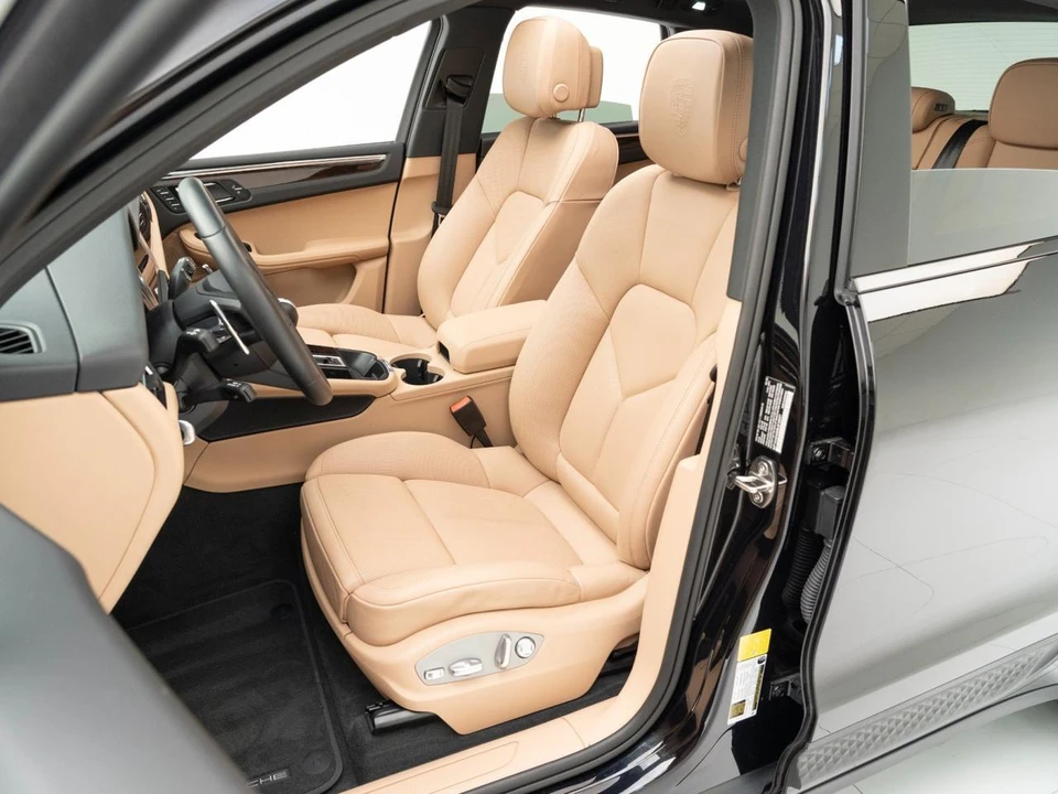 2026 Porsche Macan - Image 6 of 30