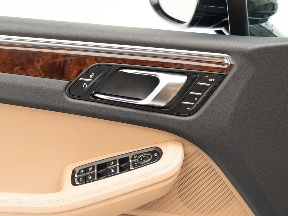 2026 Porsche Macan - Image 21 of 30
