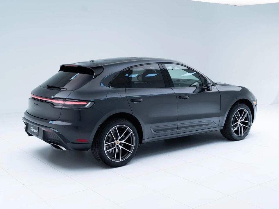 2026 Porsche Macan - Image 10 of 30
