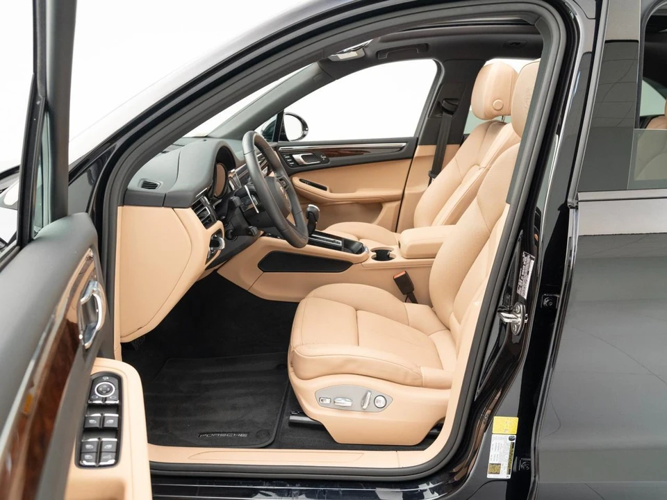 2026 Porsche Macan - Image 17 of 30