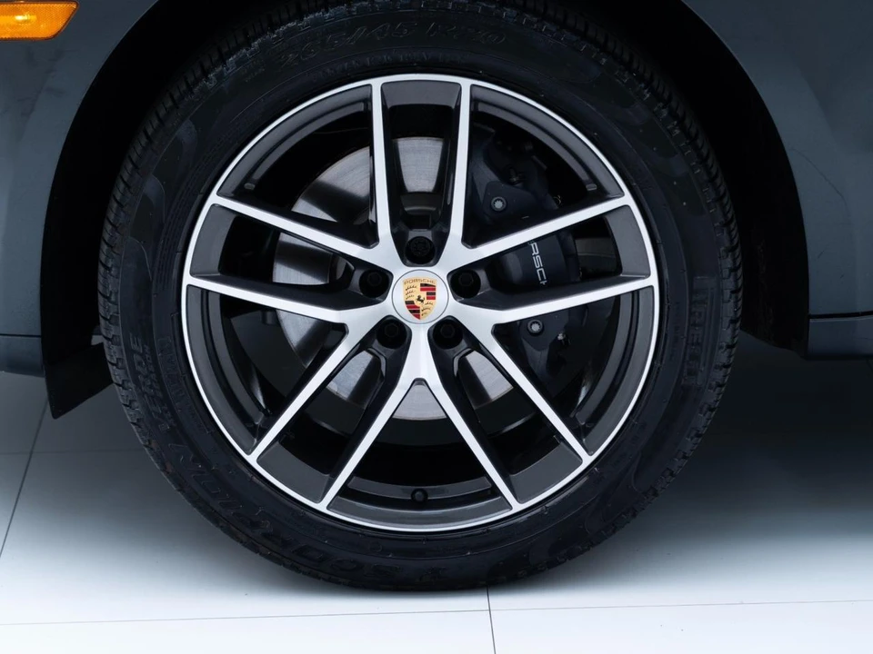 2026 Porsche Macan - Image 13 of 30