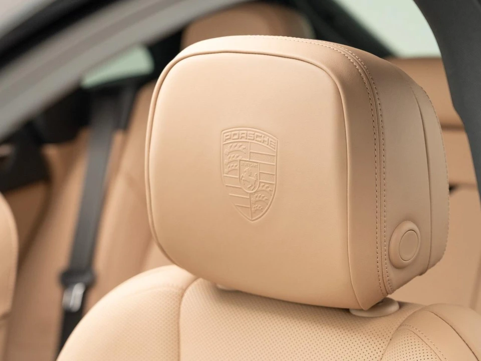 2026 Porsche Macan - Image 18 of 30