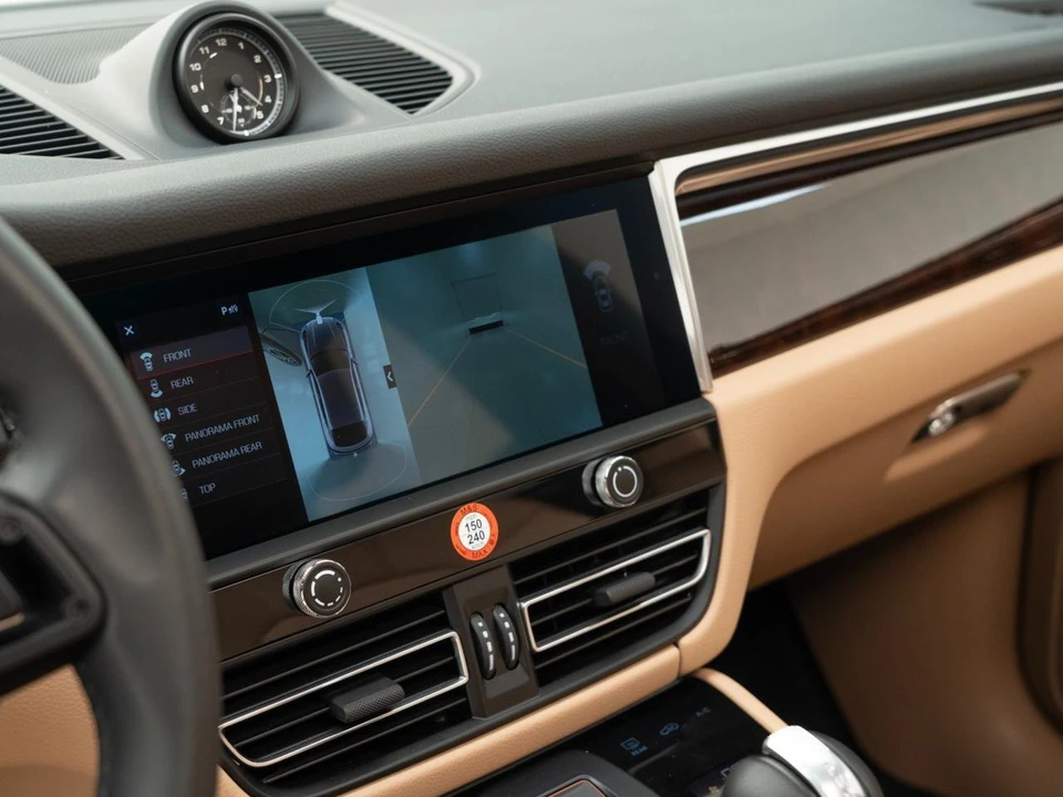 2026 Porsche Macan - Image 24 of 30