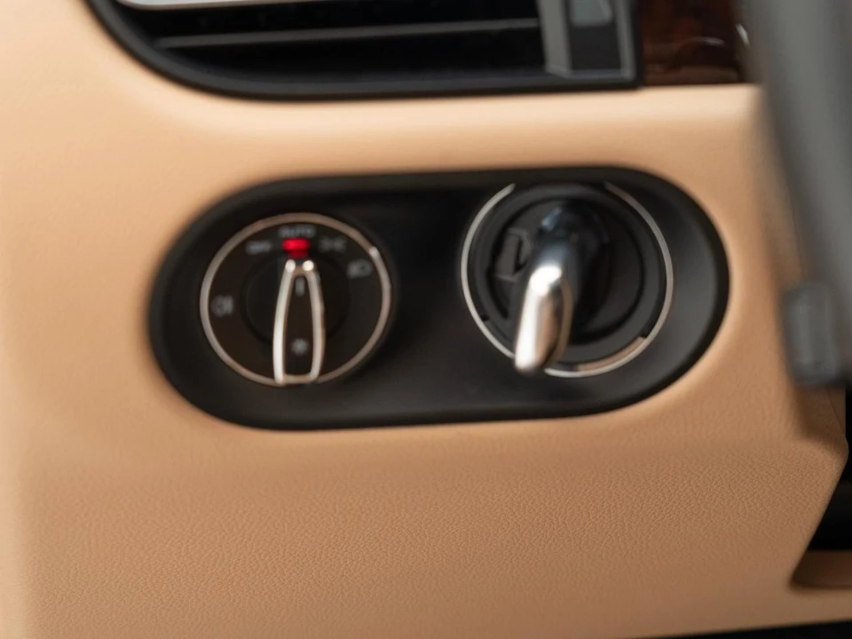 2026 Porsche Macan - Image 26 of 30