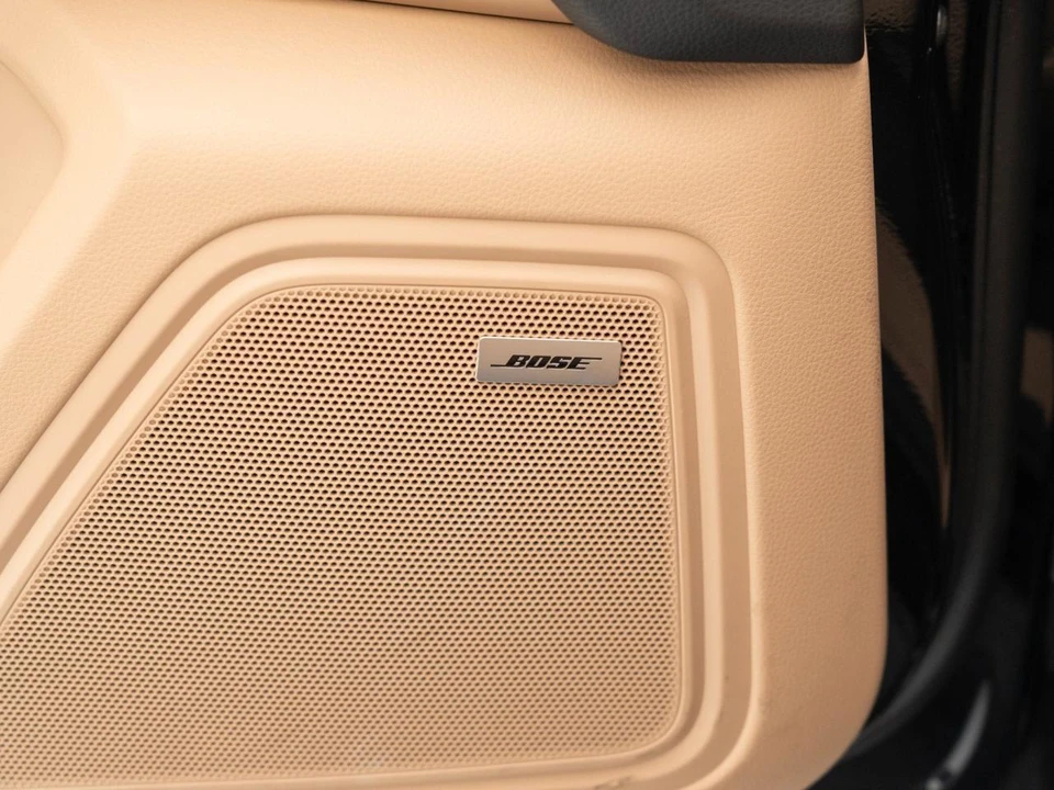 2026 Porsche Macan - Image 22 of 30