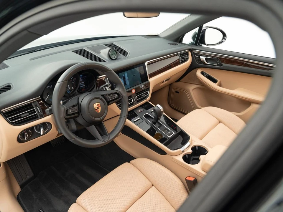 2026 Porsche Macan - Image 5 of 30