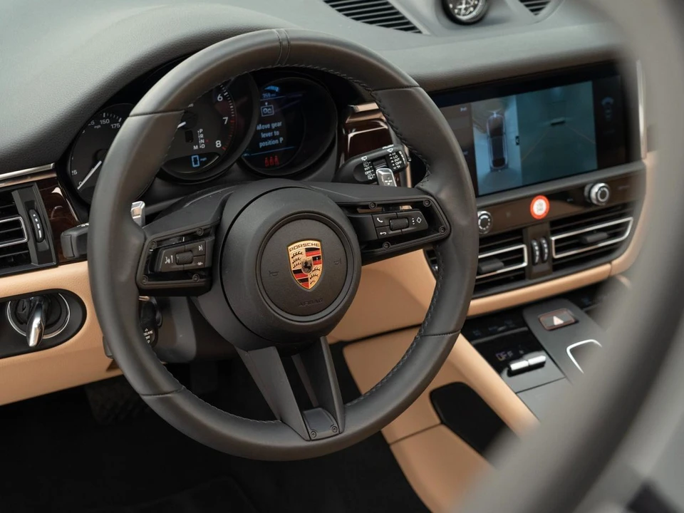 2026 Porsche Macan - Image 19 of 30