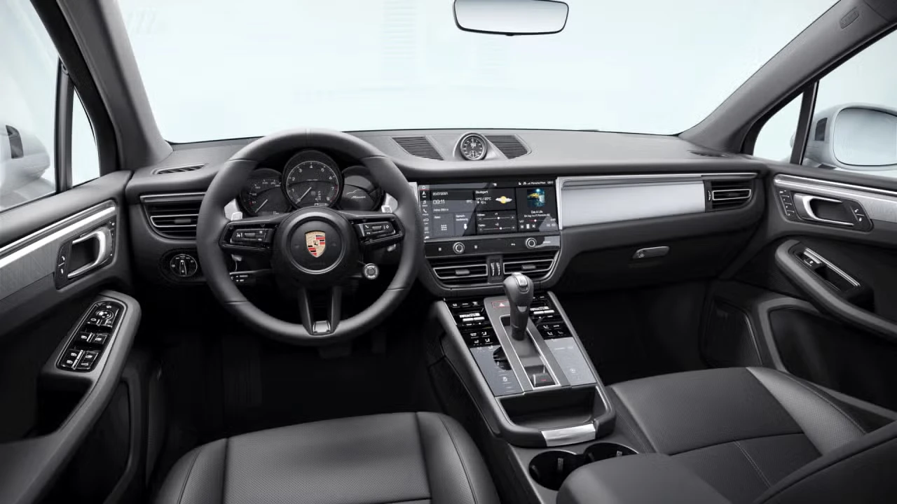 2026 Porsche Macan - Image 28 of 31