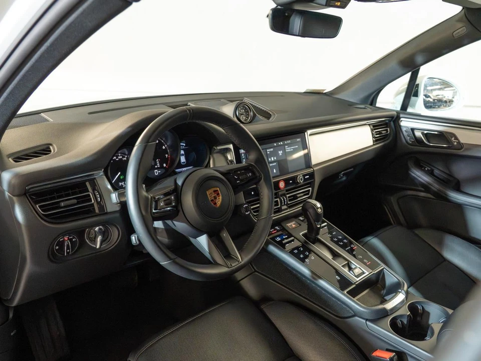 2026 Porsche Macan - Image 22 of 31