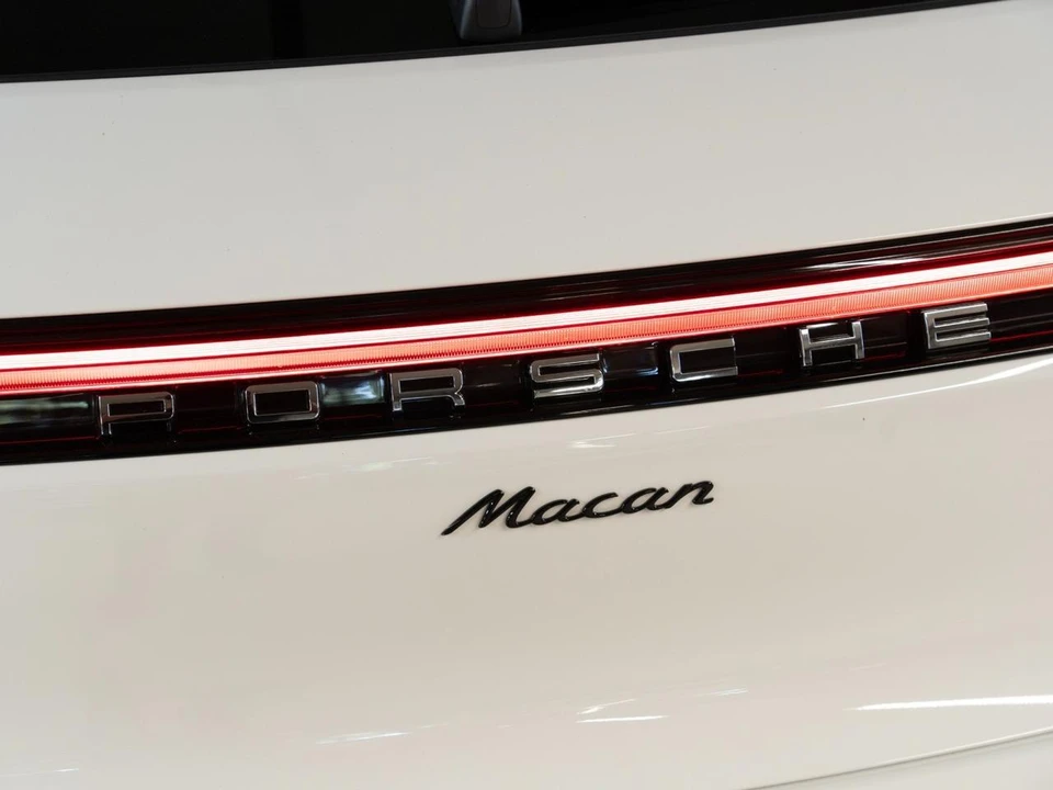 2026 Porsche Macan - Image 13 of 31