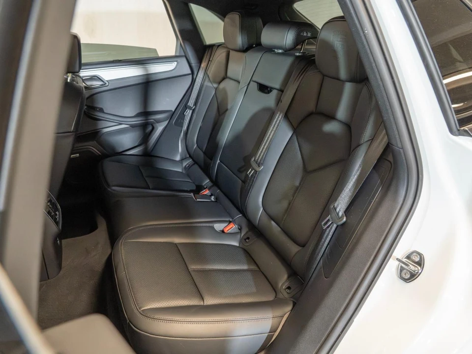 2026 Porsche Macan - Image 30 of 31