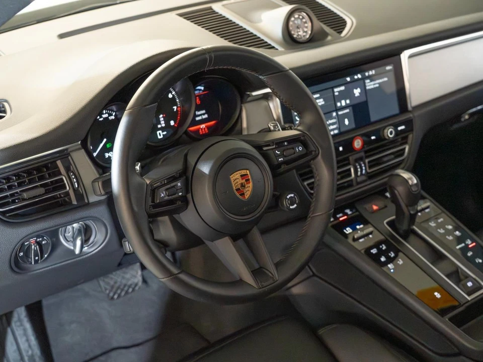 2026 Porsche Macan - Image 5 of 31