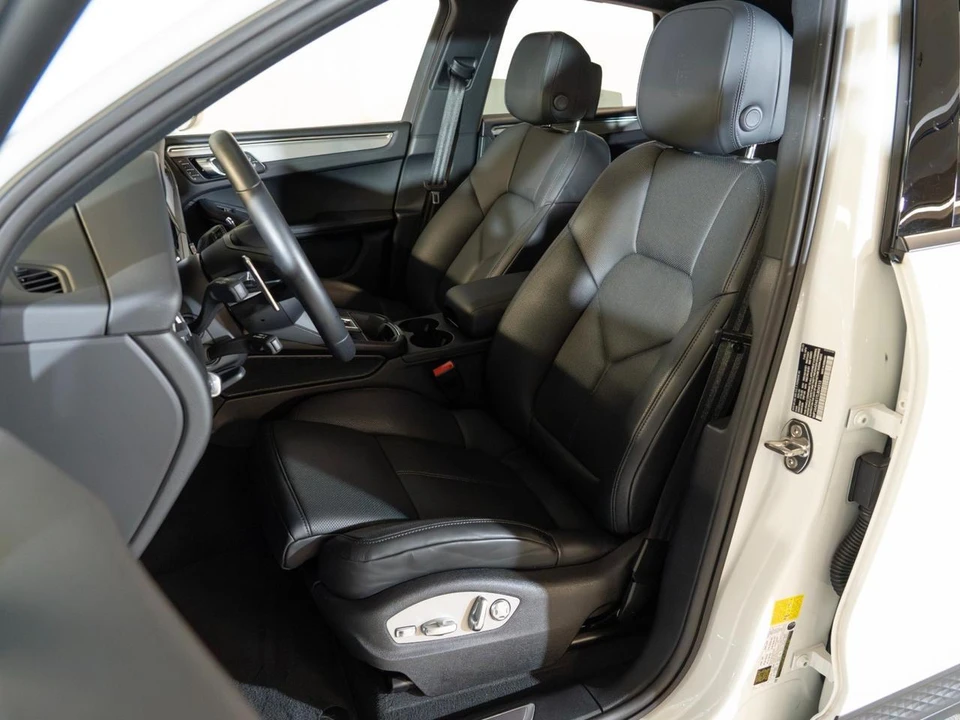 2026 Porsche Macan - Image 6 of 31