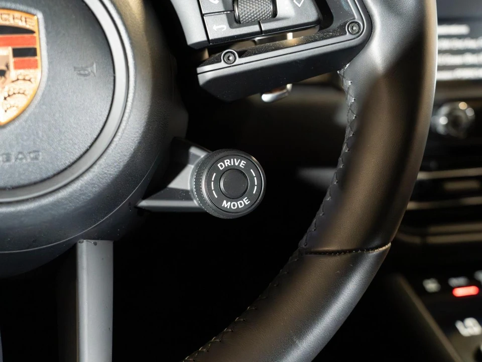 2026 Porsche Macan - Image 28 of 31