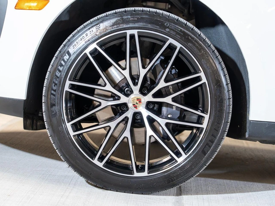 2026 Porsche Macan - Image 12 of 31